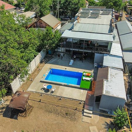 Apple Hostel ビシュケク エクステリア 写真
