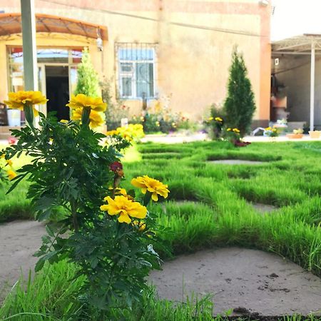 Apple Hostel ビシュケク エクステリア 写真