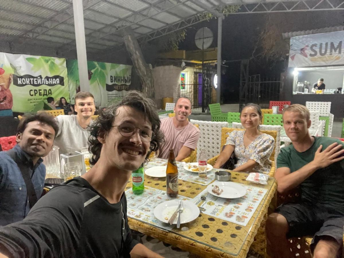 Apple Hostel ビシュケク エクステリア 写真