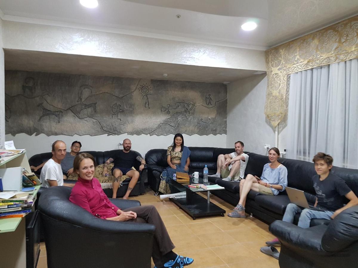 Apple Hostel ビシュケク エクステリア 写真