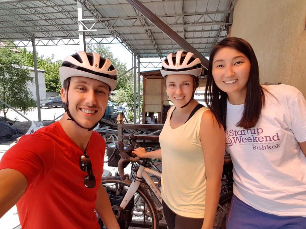 Apple Hostel ビシュケク エクステリア 写真