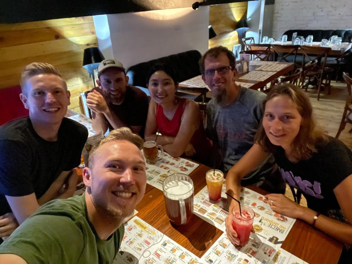 Apple Hostel ビシュケク エクステリア 写真