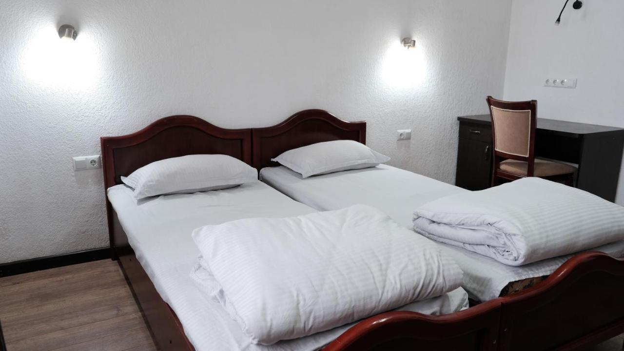 Apple Hostel ビシュケク エクステリア 写真