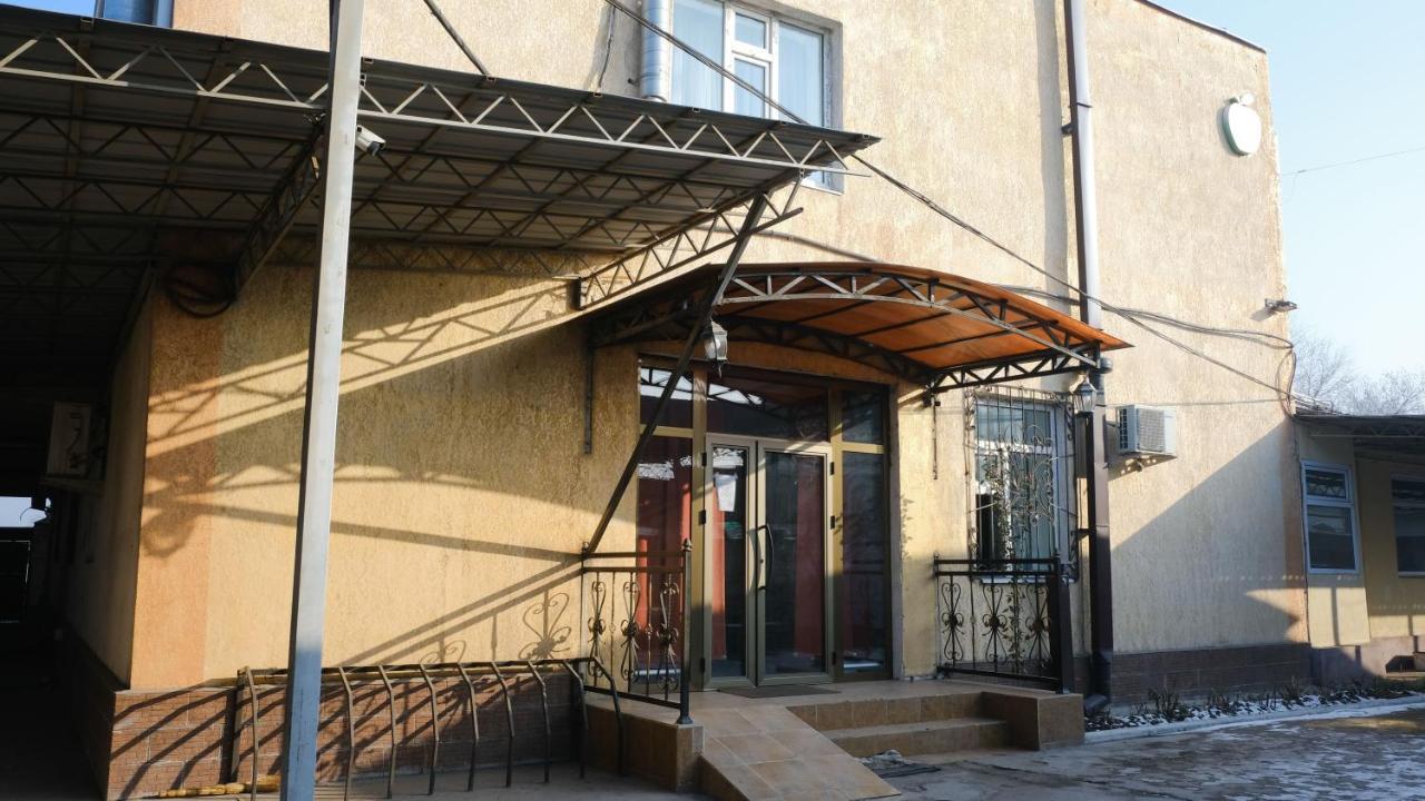 Apple Hostel ビシュケク エクステリア 写真