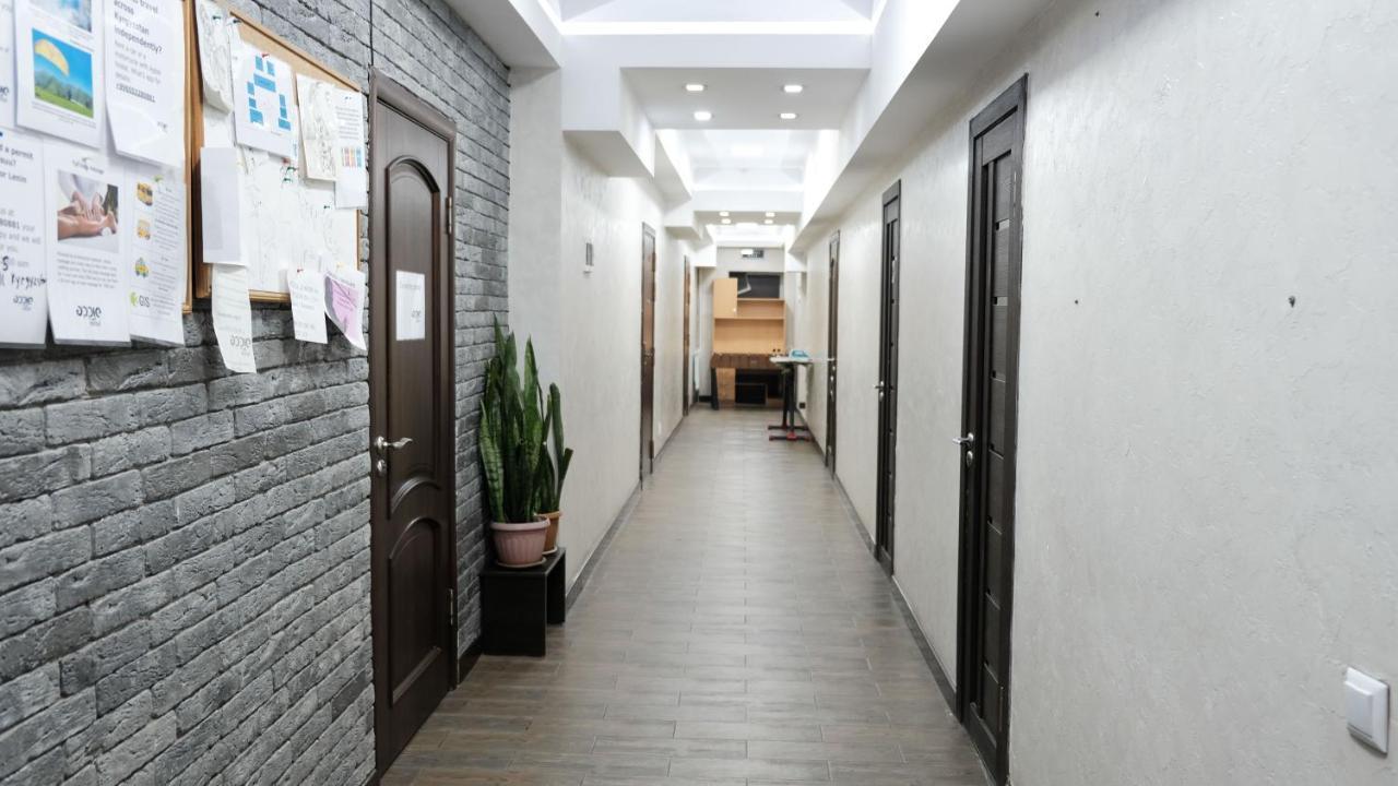 Apple Hostel ビシュケク エクステリア 写真