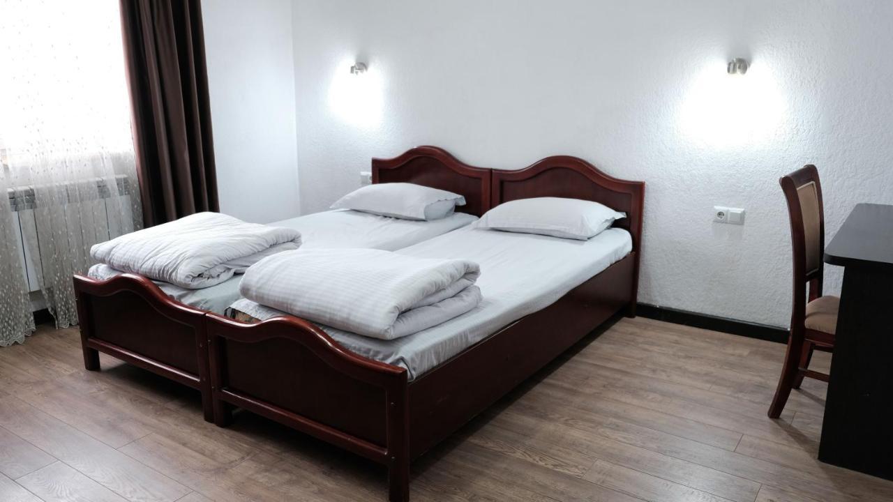 Apple Hostel ビシュケク エクステリア 写真
