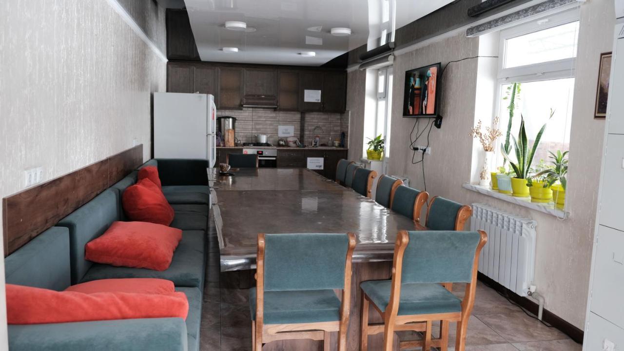 Apple Hostel ビシュケク エクステリア 写真