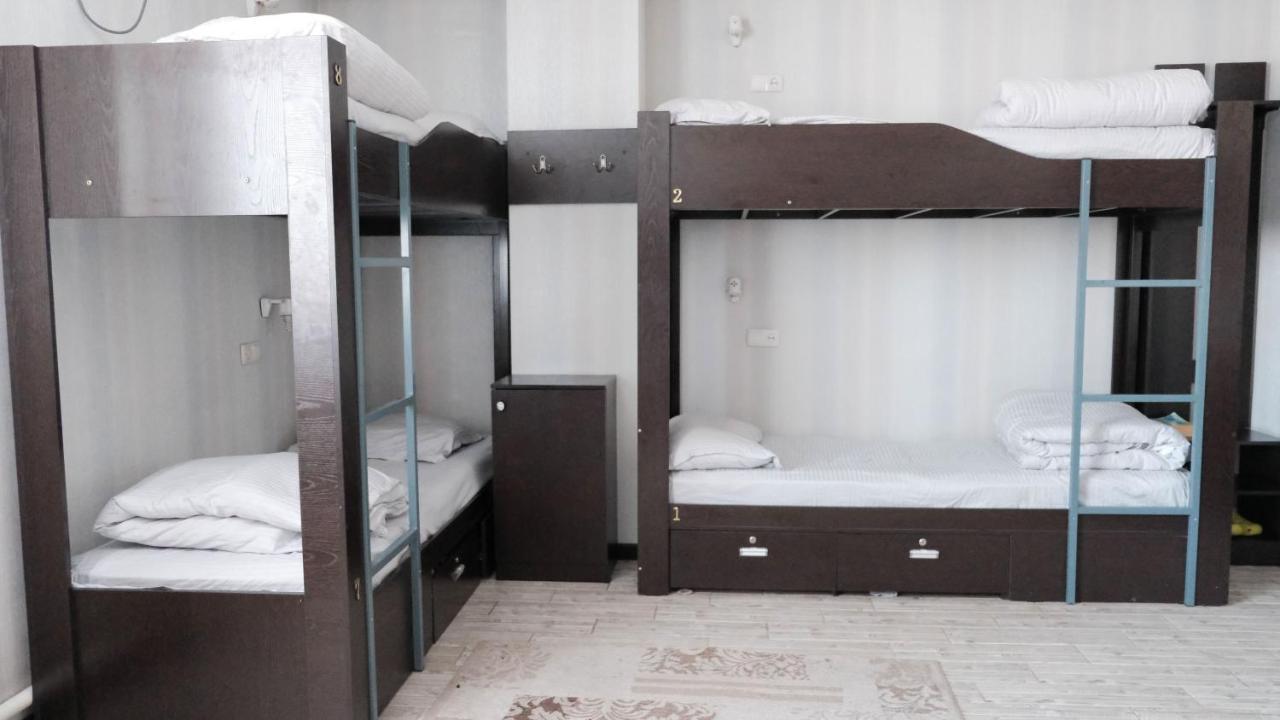Apple Hostel ビシュケク エクステリア 写真