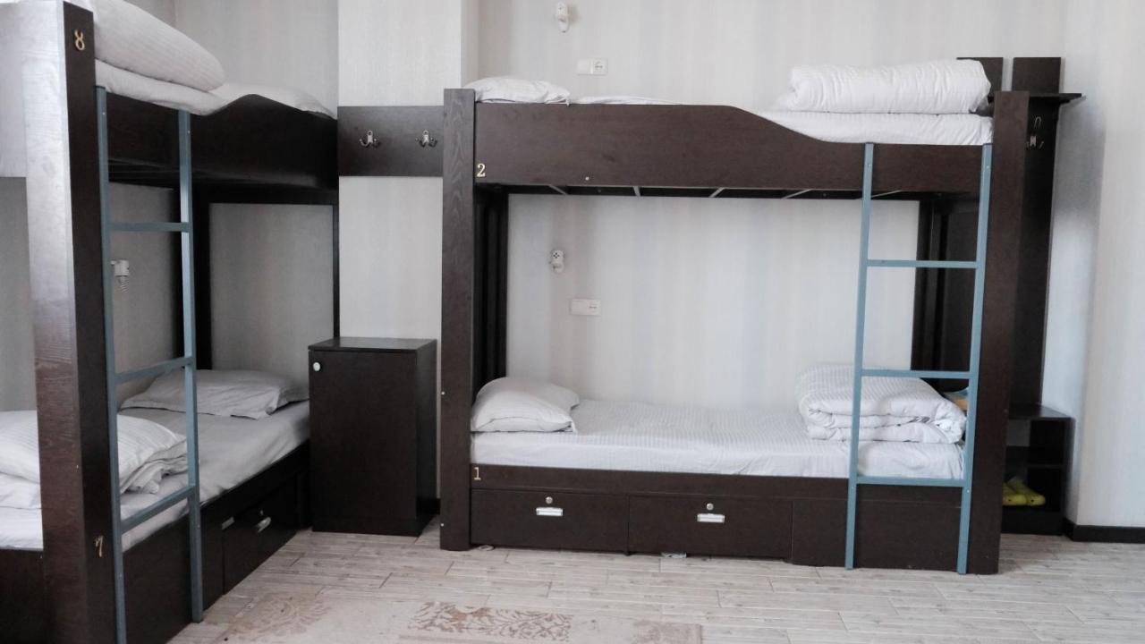 Apple Hostel ビシュケク エクステリア 写真