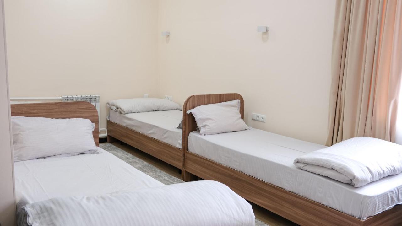 Apple Hostel ビシュケク エクステリア 写真