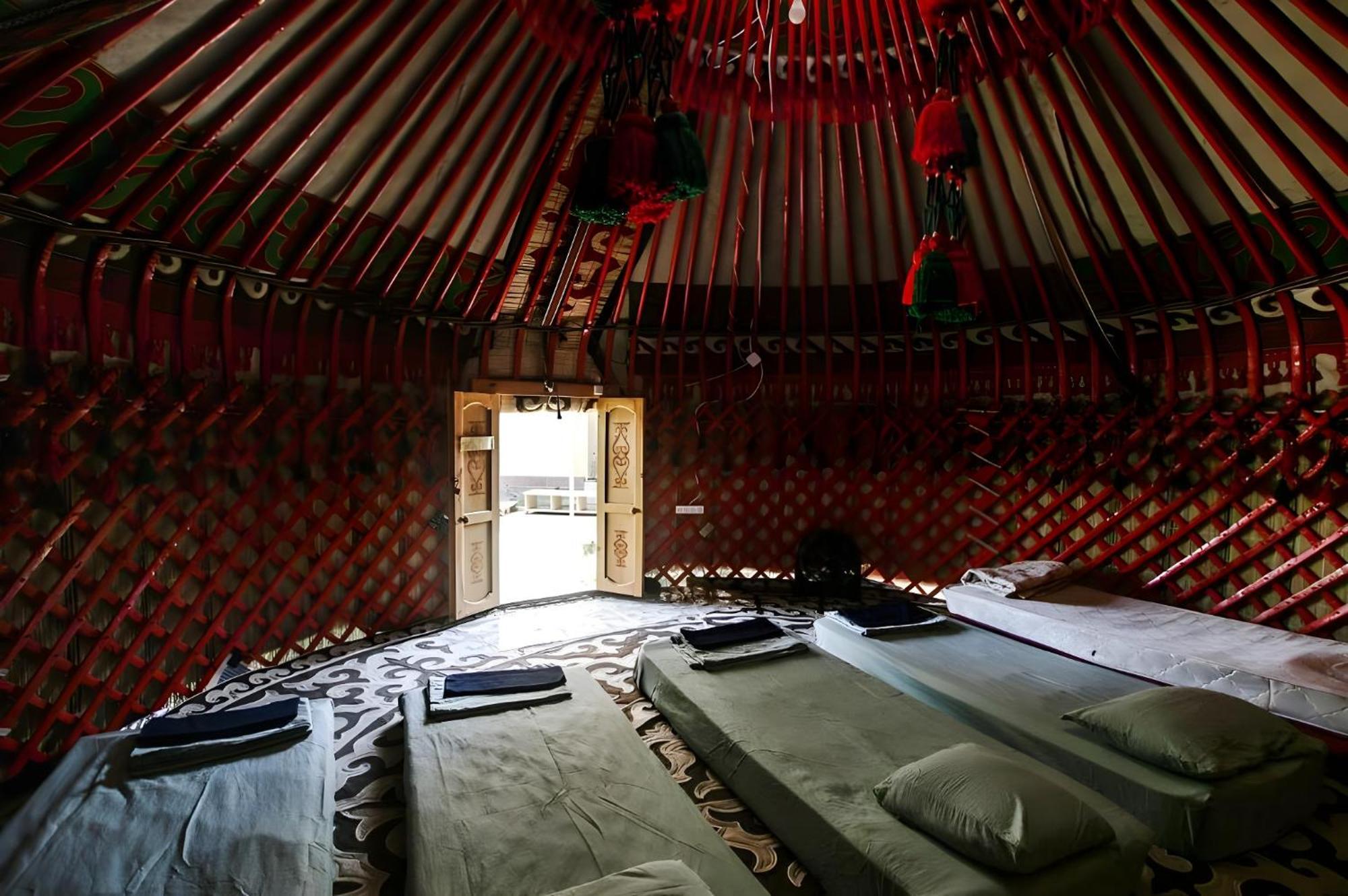 Apple Hostel ビシュケク エクステリア 写真