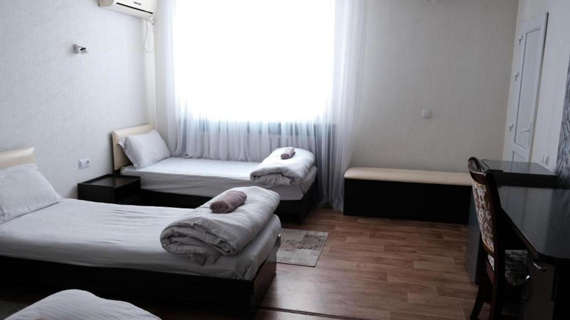 Apple Hostel ビシュケク エクステリア 写真