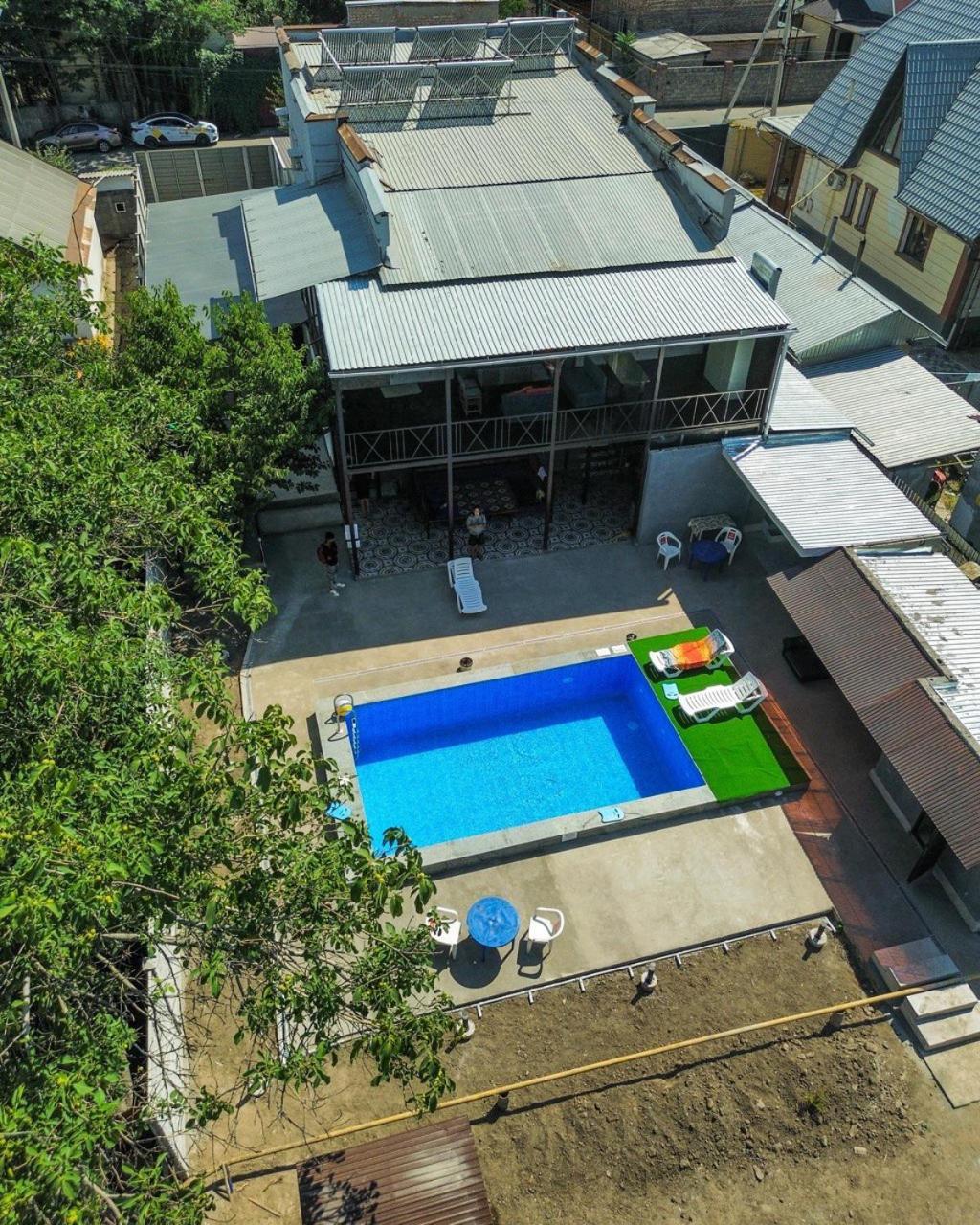 Apple Hostel ビシュケク エクステリア 写真