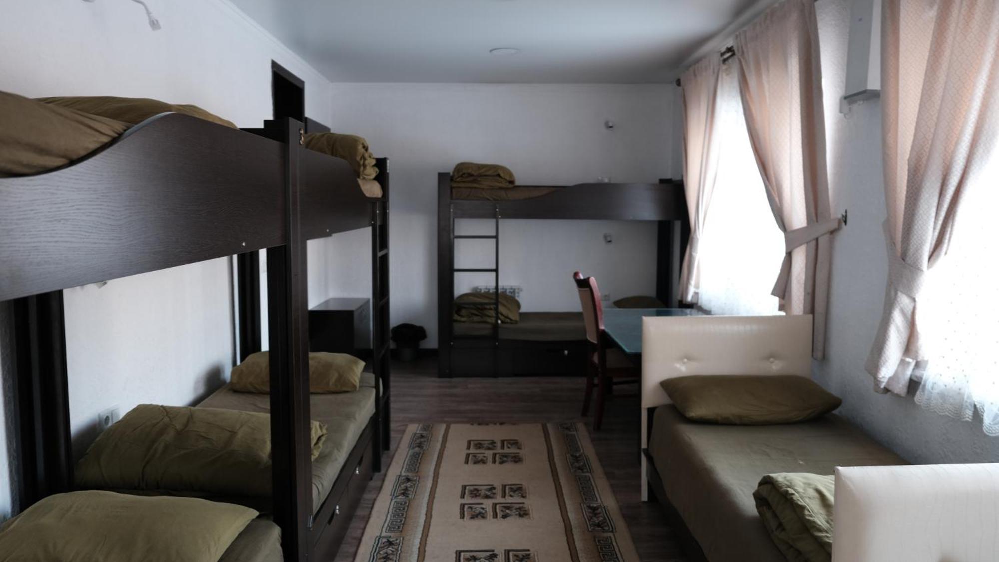 Apple Hostel ビシュケク エクステリア 写真