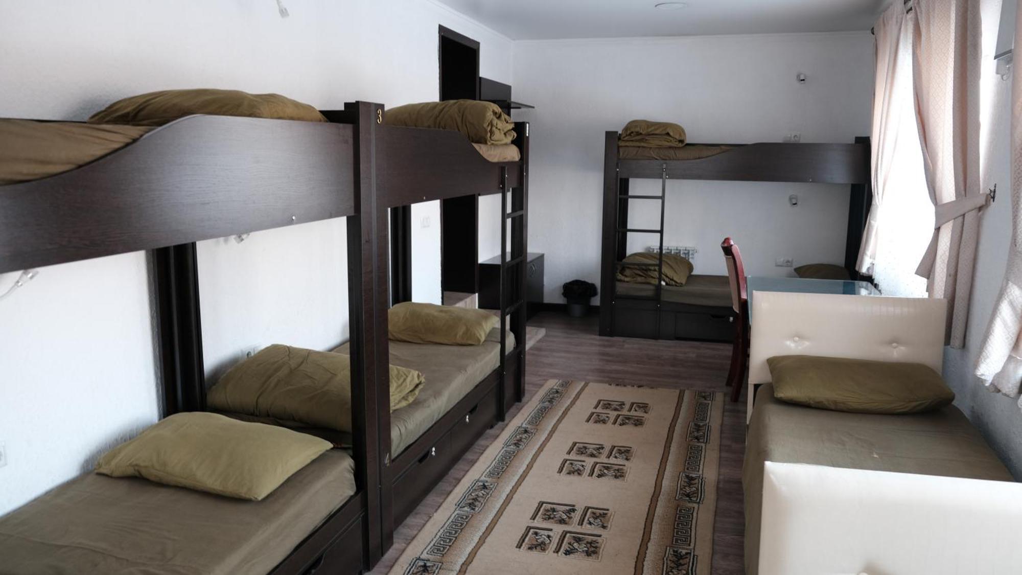Apple Hostel ビシュケク エクステリア 写真