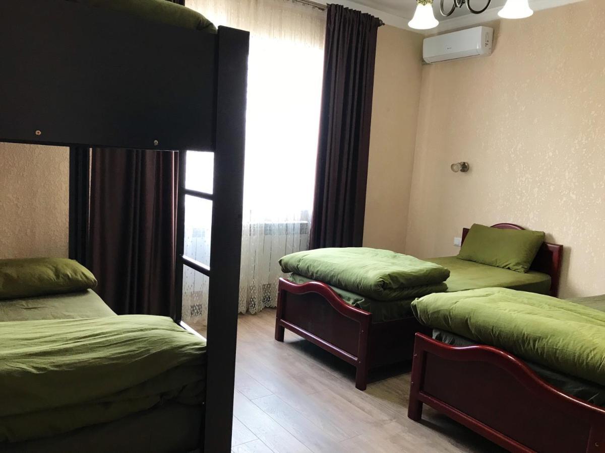Apple Hostel ビシュケク エクステリア 写真