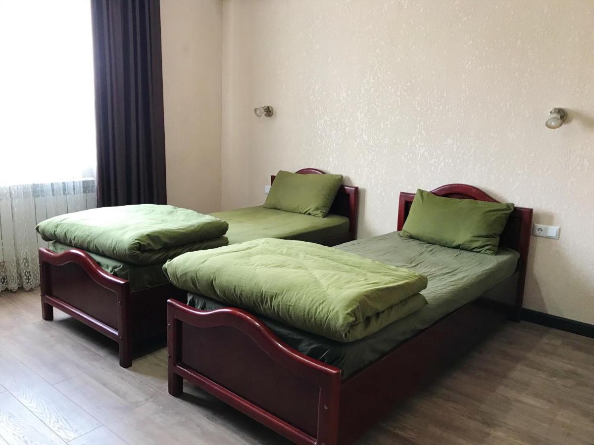 Apple Hostel ビシュケク エクステリア 写真